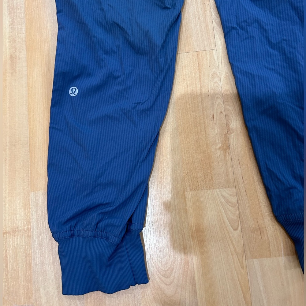 Lululemon Blue dance studio jogger size 6 - Like New